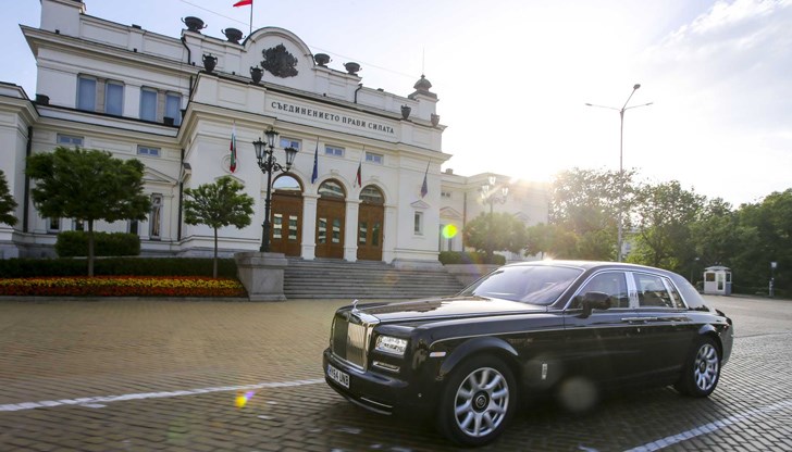 От НАП са стартирали ревизии на 55 собственици на автомобили “Ролс Ройс”