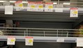 Гърците изпразниха рафтовете в супермаркетите