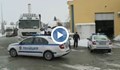 Tираджия пръска със спрей свои колеги на Дунав мост