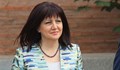 Цвета Караянчева: Президентът вижда сянката на службите в спалнята си