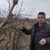 Галин Григоров зарязва лозите в Пиргово