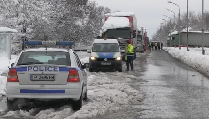 Възстановен е и трафикът за автомобили над 12 тона по път II-49 Разград - Кубрат и по път III-205 Разград – Исперих