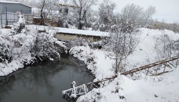 Ситуацията е повече от трагична, такава, каквато никога не е била. Не знам как ще замръкнем тази вечер, сподели жителка на село Радювене