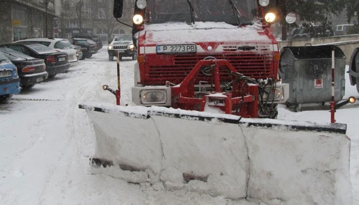 Снегопочистващите машини са в готовност, вземат се мерки срещу заледяванията