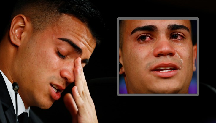 18-годишният тийнейджър бе изключително емоционален и не успя да скрие сълзите си