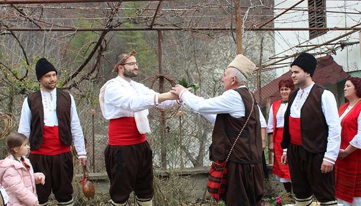 На 14 февруари тетевенското село Голям извор отпразнува Деня на лозаря - Трифон Зарезан