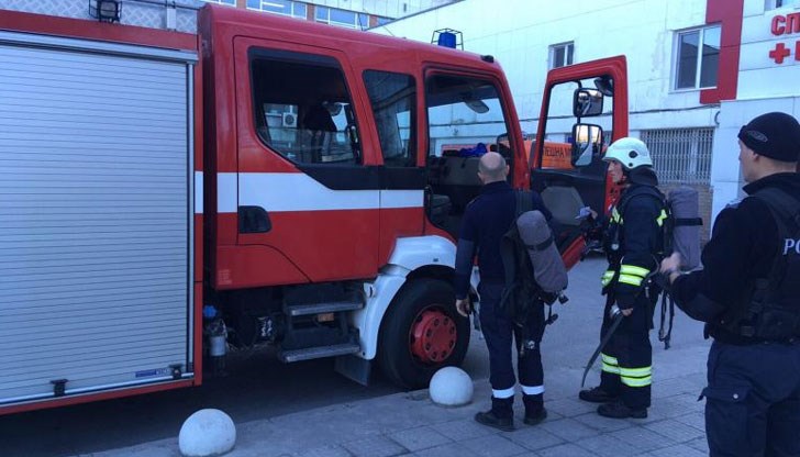 Всички хора от 5 и 6 етаж са евакуирани