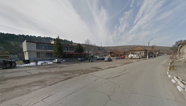 Децата откраднали хранителни продукти и пари