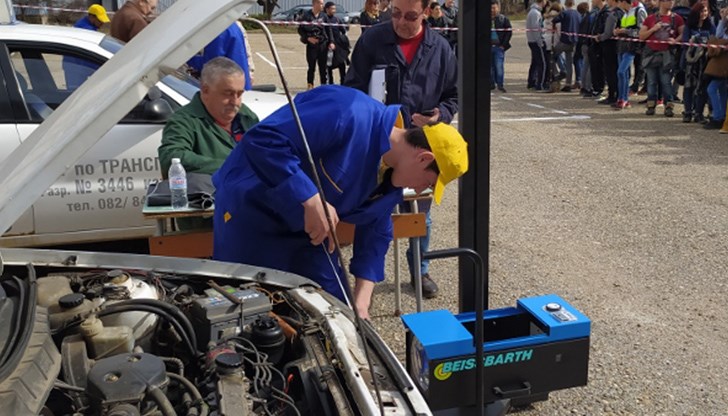 Регламентът на състезанието провокира учениците да демонстрират своите умения и компетентности