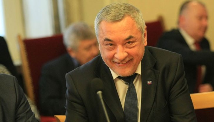 Гаф след гаф, издънка след издънка, конфликт след конфликт. Вече трета година...