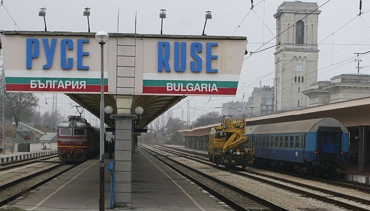 Ремонтите ще са тежки, поради което 120-километровият участък се раздели на лотове