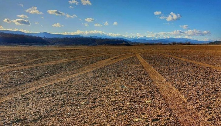 Представители на Напоителни системи обясниха, че проблемът с нивото на водата е заради липсата на притоци Представители на Напоителни системи обясниха, че проблемът с нивото на водата е заради липсата на притоци