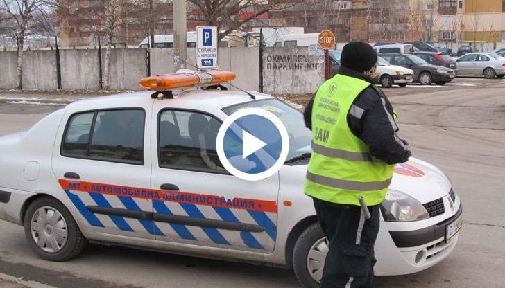 Шофьор си зарязва таксито и бяга, за да избегне проверка