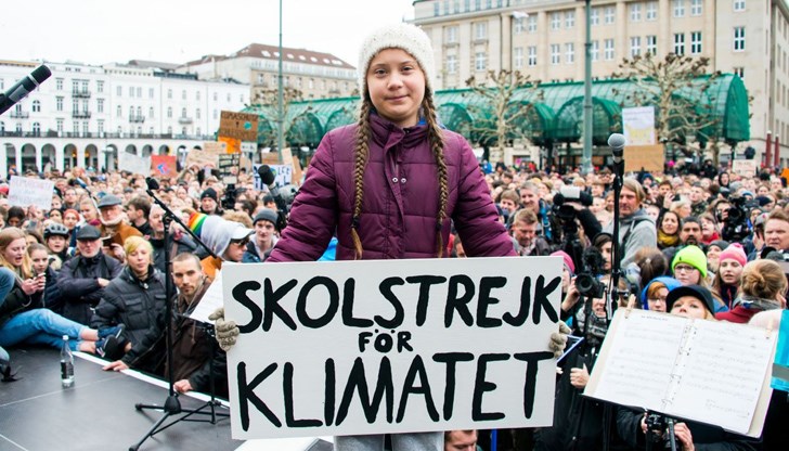 Днес за пръв път от май 17-годишната Тунберг взе участие в протестно шествие в шведската столица