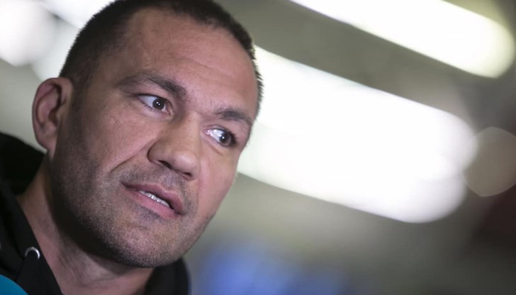 Имаше някакъв лек проблем с визата, но всичко се оправи, всичко е ОК Имаше някакъв лек проблем с визата, но всичко се оправи, всичко е ОК