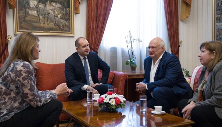 В срещата с Шмит участва и съпругата на държавния глава Десислава Радева