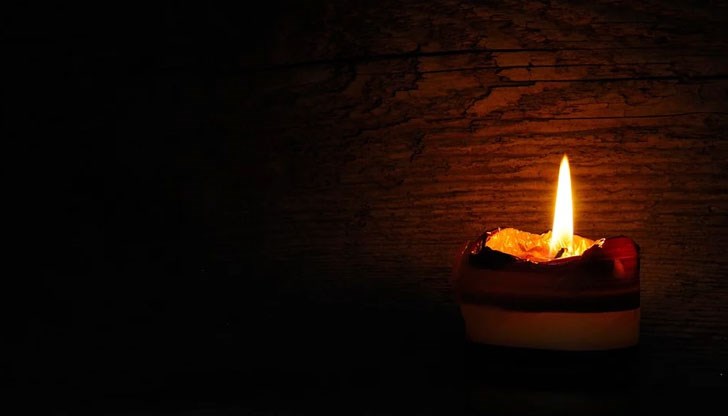 Тежкият и мокър сняг, който вали в последните няколко часа, предизвиква аварии по електропреносната мрежа