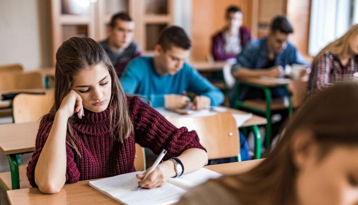 Всички ученици се връщат в класните стаи Всички ученици се връщат в класните стаи