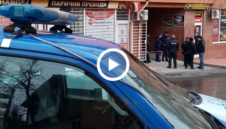 Маскирани мъже вързали служителката със свински опашки