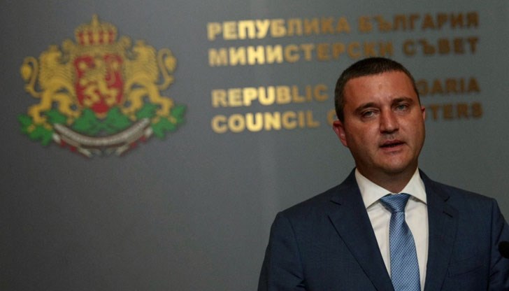 Финансовият министър е  категоричен, че обезценяване на спестяванията на българите няма да има