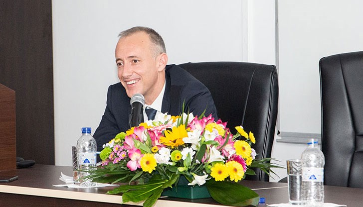 Сред тях са "Изкуствен интелект", "Интерактивно програмиране", "Оператор на дрон" и "Дигитално предприемачество" Сред тях са "Изкуствен интелект", "Интерактивно програмиране", "Оператор на дрон" и "Дигитално предприемачество"