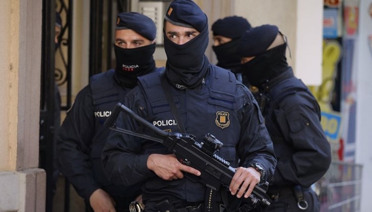 Групата е крала боклук в Мадрид и след това го е препращала незаконно за продажба в Югоизточна Азия