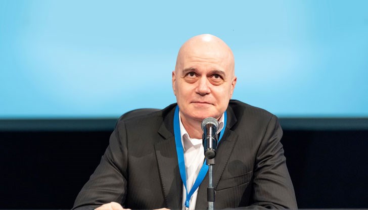 На 16 февруари Слави Трифонов учреди новата си партия