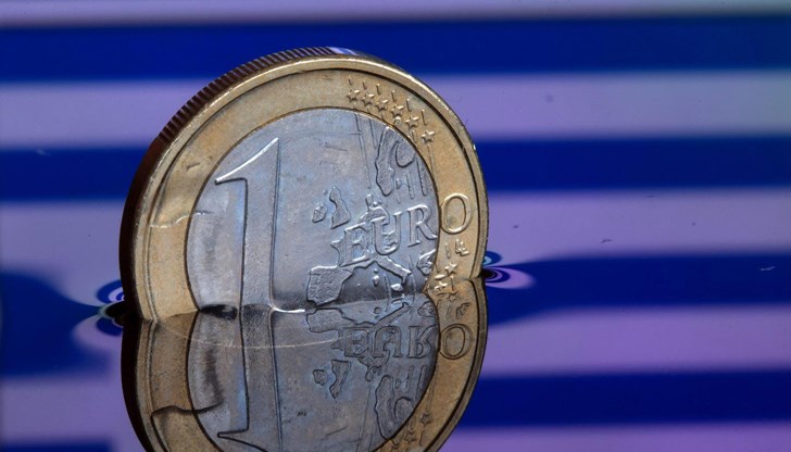 Почти седем на всеки 10 гърци са в тежко финансово положение