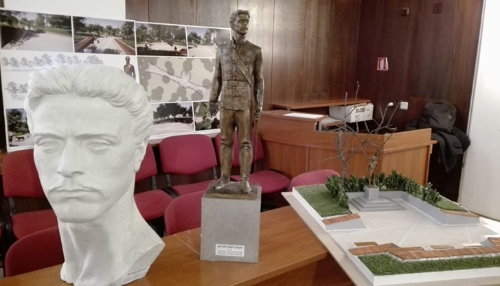 Монументът ще бъде разположен в Парка на възрожденците. Той ще е висок 4,2 метра с постамента