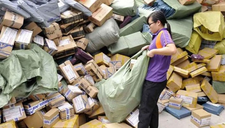 Според последните анализи коронавирусите не живеят дълго по повърхностите като на писма или пакети, уверяват от Организацията / снимката е илюстративна / Според последните анализи коронавирусите не живеят дълго по повърхностите като на писма или пакети, уверяват от Организацията / снимката е илюстративна /