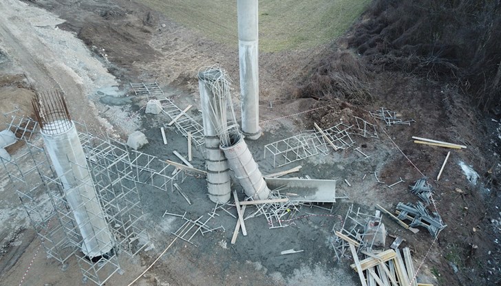 Срутила се е изграждаща се бетонна колона