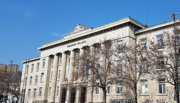 Подсъдимият е извършил деянията в условията на опасен рецидив само две години след излизането му от затвора, където излежал петгодишна присъда за грабеж