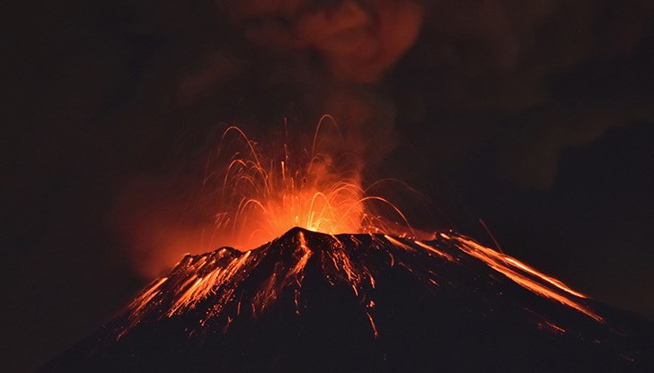 Стълбът от вулканична пепел се е издигнал на 1,5 километра в атмосферата
