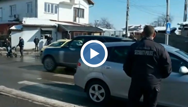 Момичето е ударено от лявата страна на тялото