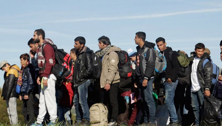 Масимо Морати заяви, че на лицата, търсещи убежище, трябва да им бъде разрешено да влизат през официални гранични пунктове, независимо дали имат валидни документи за пътуване
