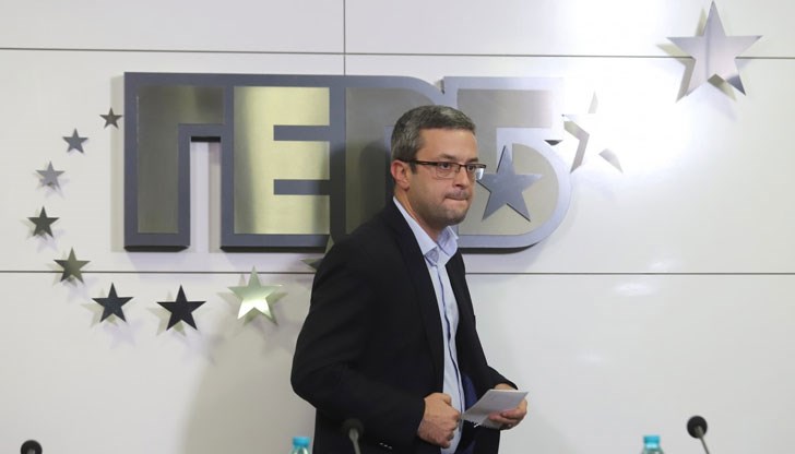 Те го призоваха да се извини за "безпрецедентния гаф" Те го призоваха да се извини за "безпрецедентния гаф"