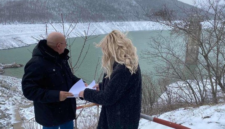 В момента язовирът е с наличен полезен обем от 5,858 млн. куб. м, а на ден се ползват около 18 хил. куб. м за нуждите на града