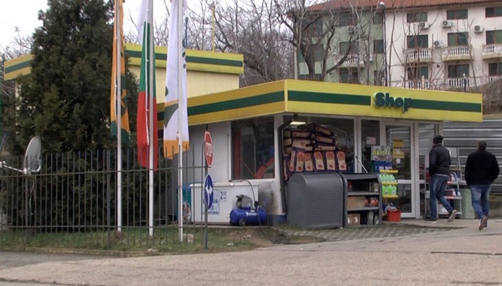 Маскиран мъж нападна служителите на бензиностанцията с нож в нощта на петък срещу събота