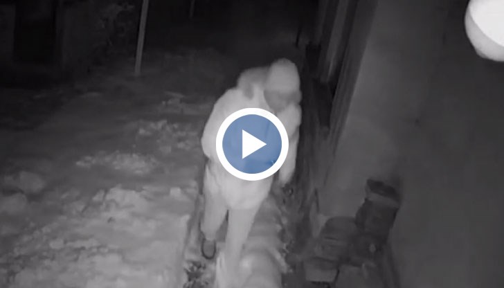 Този мъж ни открадна и пейката и масата от задния двор, оплака се потърпевшата