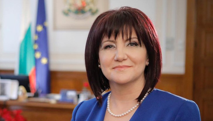 Според нея по-възрастните хора се притесняват от техниката