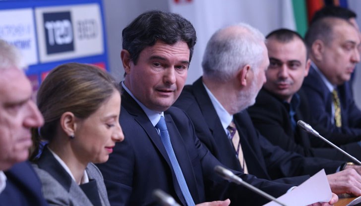 Новият политически проект се казва „Достойнството на един народ“ - ДЕН