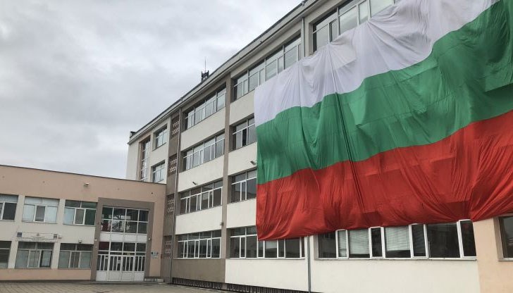 С общо 600 000 лева майки и бащи ще се приобщават към училищния живот С общо 600 000 лева майки и бащи ще се приобщават към училищния живот