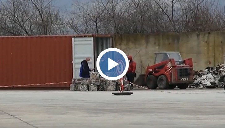 Периметъра около него беше отцепен в радиус от 25 метра