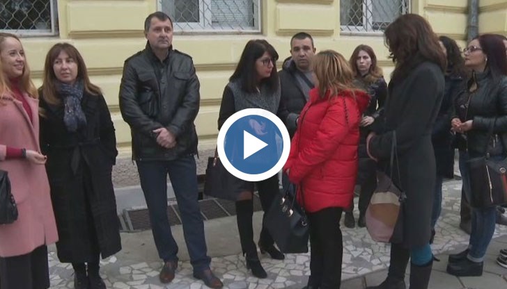 По думите им преподавателката е търпелива, а инцидентът е единичен случай