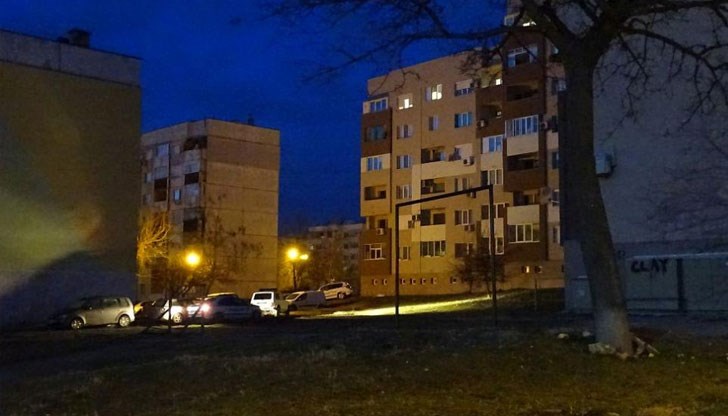 50-годишният мъж скочи рано тази сутрин от прозорец на апартамента си на 6-я етаж