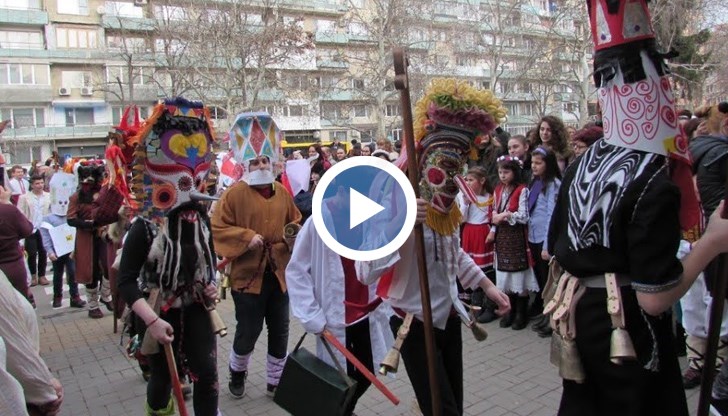 Събитието е под наслов „Сирни Заговезни. Ден на народната носия”