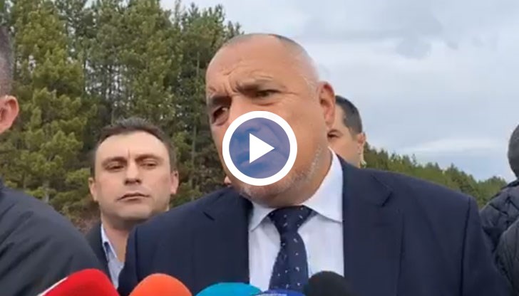 Иска да отклони атаката към нас, защото ние сме беззащитни и така му е по-изгодно, заяви премиерът