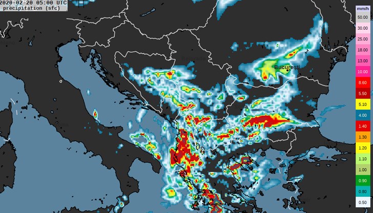 През следващото денонощие над страната ще бъде облачно, на много места с валежи от дъжд, в планините - от сняг