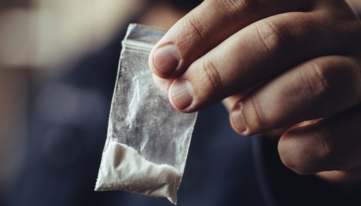 Криел дрогата в маратонките си Криел дрогата в маратонките си