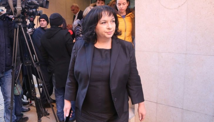 Теменужка Петкова проведе 3-часова среща с индустриалци за цената тока, търгуван на енергийната борса Теменужка Петкова проведе 3-часова среща с индустриалци за цената тока, търгуван на енергийната борса